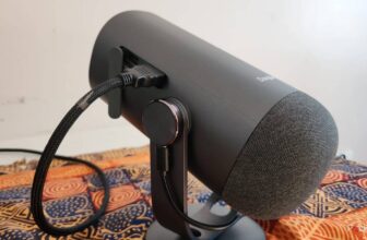 From HDMI to RCA, listed here are all of the cables you may want to your projector